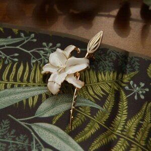 Monet Garden Oil Painting Style Retro‎ Enamel white Lily Brooch Brooch new